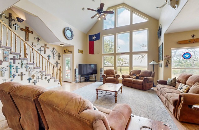 Waterfront home with kayak, view, fire pit & WiFi - dog-friendly