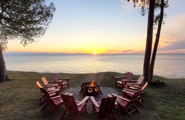 Waterfront home with Panoramic Views of the bay- Southern Door County!