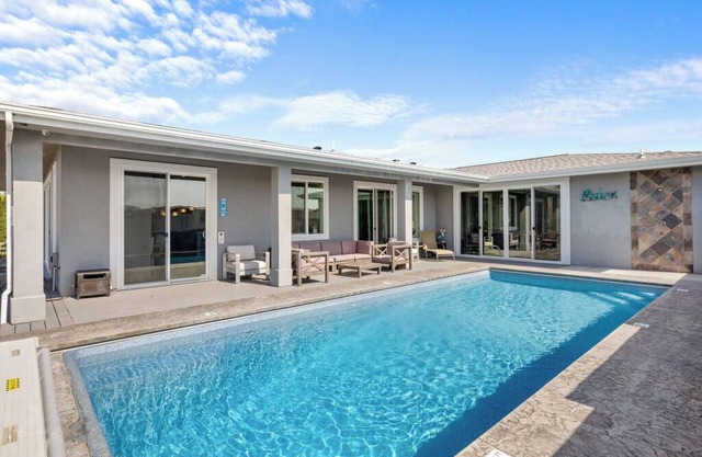 Waterfront home with salt water pool in Desert Aire