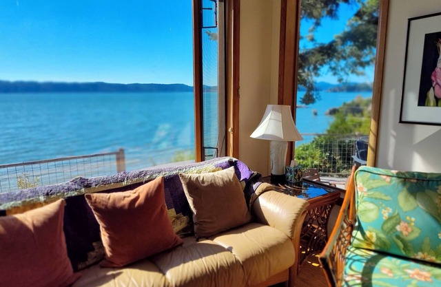 Waterfront, hot tub, wildlife, quiet, sunsets.