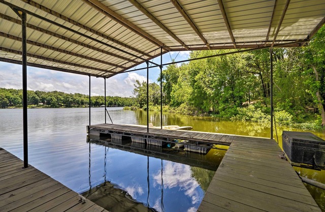 Waterfront Lake Barkley Home w/Deck & Fire Pit!
