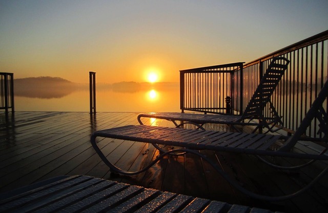 Waterfront lake home on Lake Lanier /double slip Private Dock #staycation