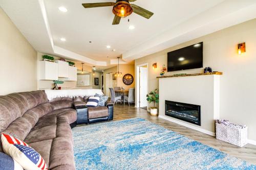 Waterfront Lake Ozark Condo with Pool Access