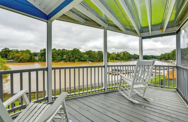 Waterfront Lake Norman Cabin w/Screened Porch!