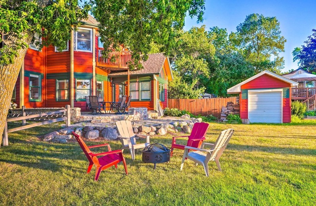 Waterfront Mound Retreat w/Dock & Lake Access!