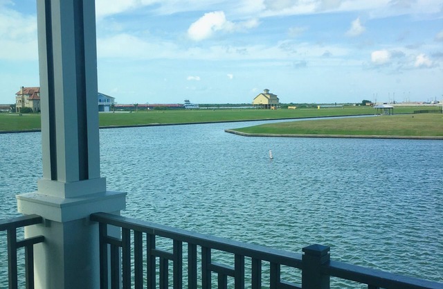 Waterfront Relaxation: Amazing Views, Fishing Off Back Porch! Bolivar Peninsula