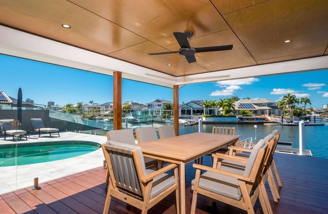 Waterfront Resort Style Retreat Runaway Bay
