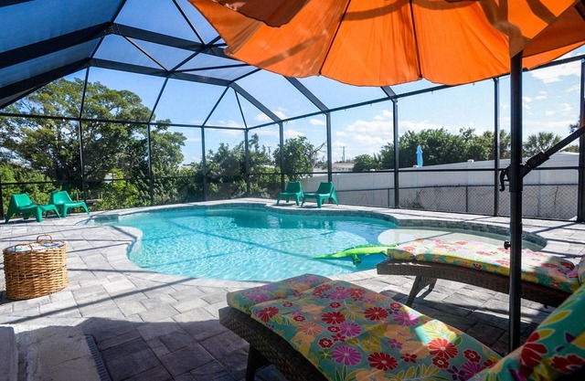 Waterfront Retreat, Heated Pool, Fishing, Built 2021