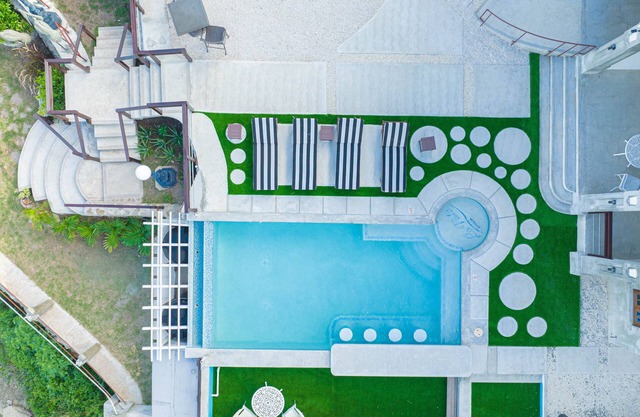 Waterfront Villa-Infinity Pool, 5 Individual Suites, Ideal for Family or Group.
