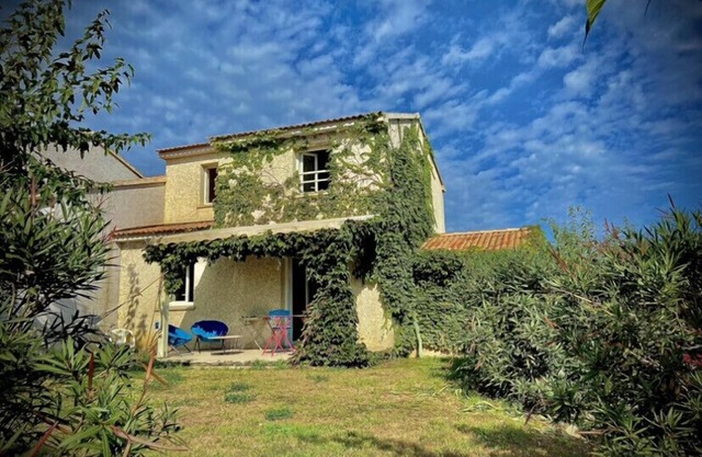 Waterfront villa 150 m from the beach