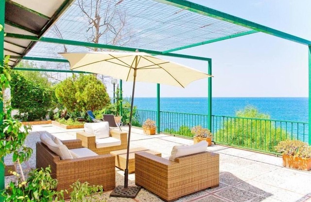 Waterfront villa with direct sea access House with garden
