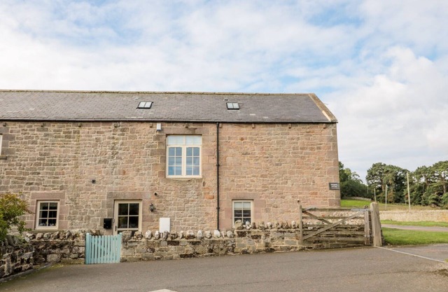 WATERMILL COTTAGE, pet friendly, with open fire in North Charlton