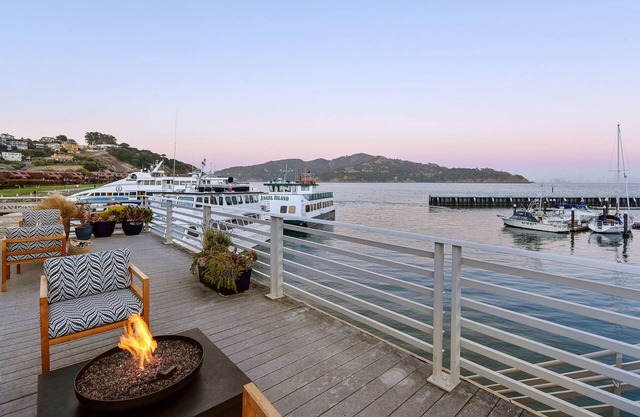 Waters Edge Hotel