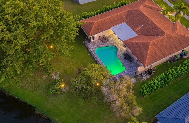 WatersEdge: Lakefront -Saltwater Pool-GameRoom