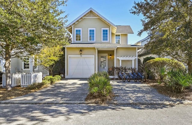 Watersound West Beach retreat—private beach access, community pool, & 6 bikes