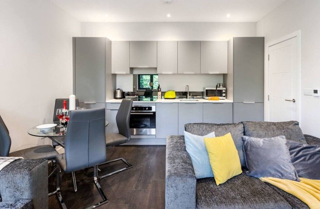 Watford (11) · homely -Watford Premier Apartment(Warner Bros)