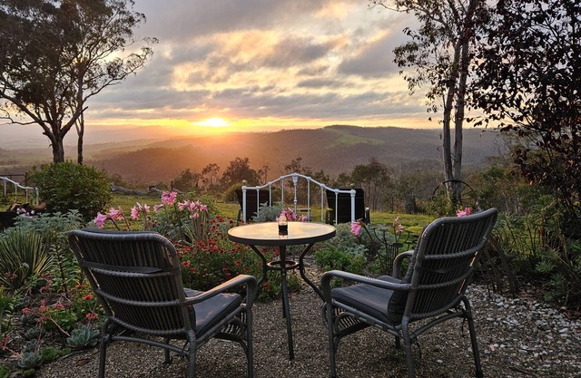 Wattle Tiny House - outdoor bath with Views