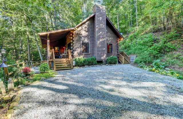 Waynesville Cabin w/Covered Deck & Fire Pit!