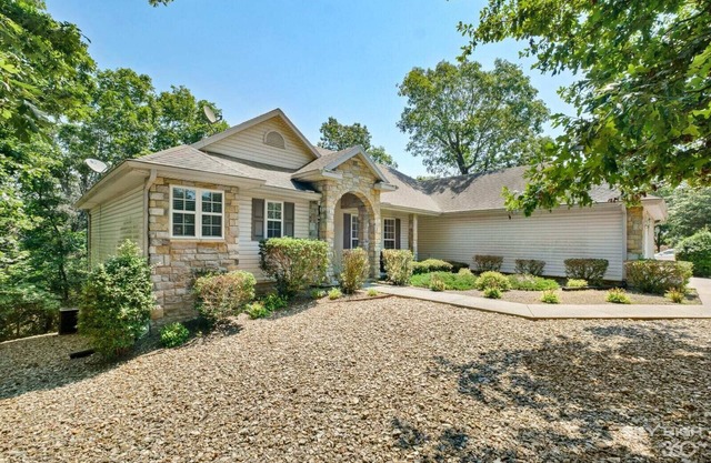 WE 3 KINGS near golf, trails, lakes, and more!