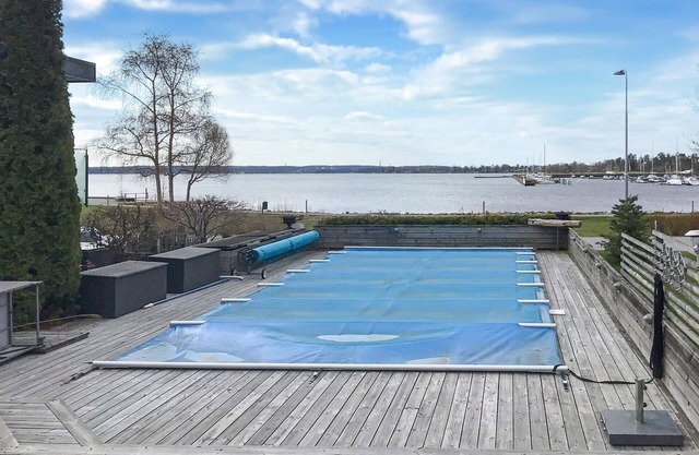 Welcome to a dream vacation in this pool house in the middle of the Swedish archipelago.