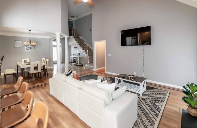 Welcome to Love & Fun!5bedr &4 bath, Pet allowed, Entertainment for adults &kids
