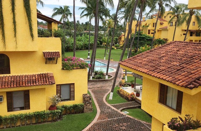 Welcome to luxury department 100% equipped in Club Santiago Manzanillo. 3 rooms.