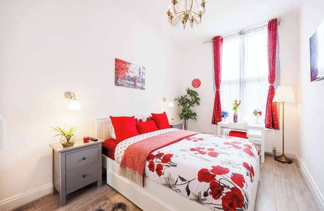 Welcome to Plotseeker’s Kensington Charming and Bright Flat