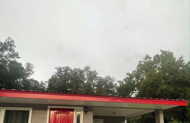 Welcome to "The Red Hideaway"!