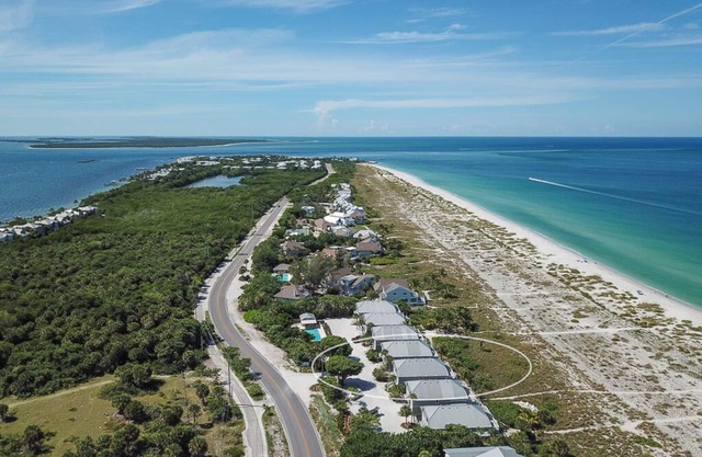 Welcome to Turquoise Turtle! 3/3 Beachfront Town Home!