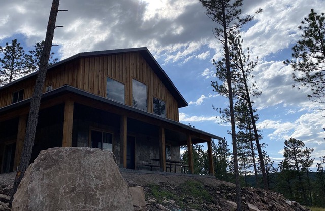 Welcome to your cabin in the woods, minutes from Sturgis or Deadwood