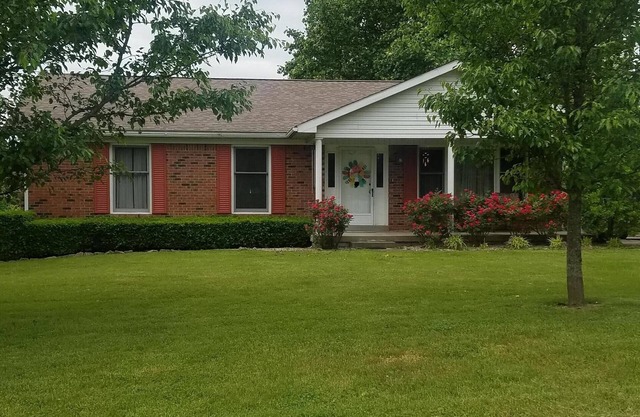 Welcome to your home away from home at my Bardstown’s Sweet Retreat!