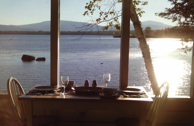 Welcoming 4-bedroom waterfront cottage with WiFi in charming Byron private beach