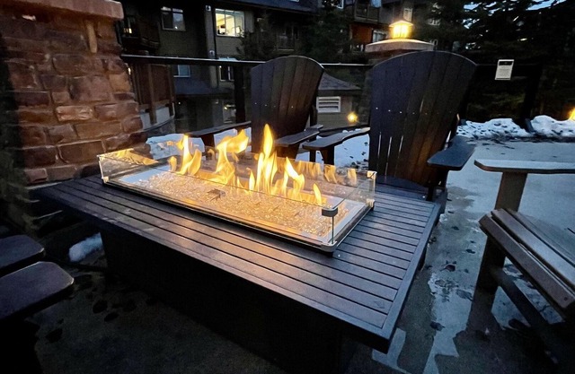 Welcoming Poolside Condo – Perfect for Couples!