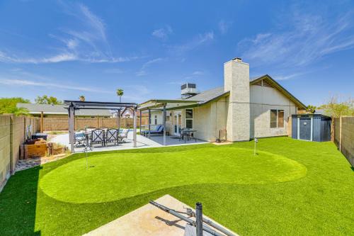 Welcoming Retreat with Pool and Patio in Peoria!