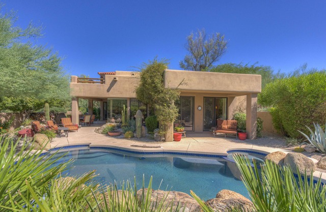 WELL APPOINTED HOME, PRIVATE YARD, POOL, GOLF CART, MAIN FLOOR BEDROOMSnn