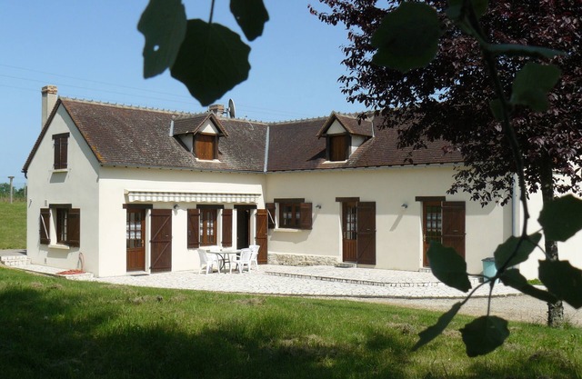 Well-equipped family house, in a large wooded park with outdoor games