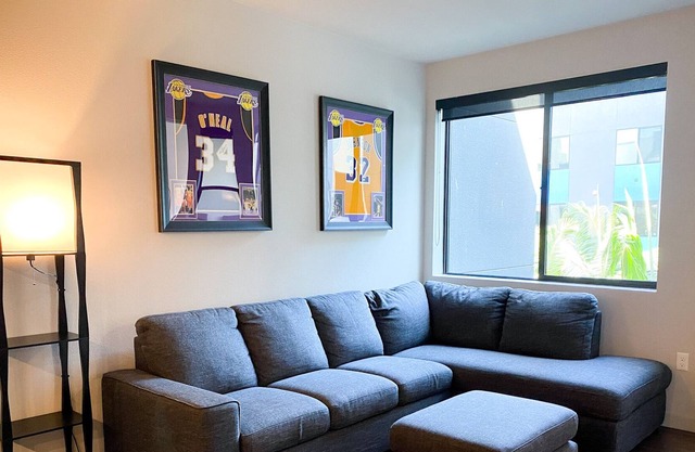 Well Kept + Comfortable Apt Minutes Away From Disneyland, Convention Center