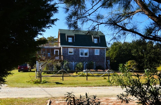 Well Kept/Well Loved Cottage - 3 Minutes from Beach!