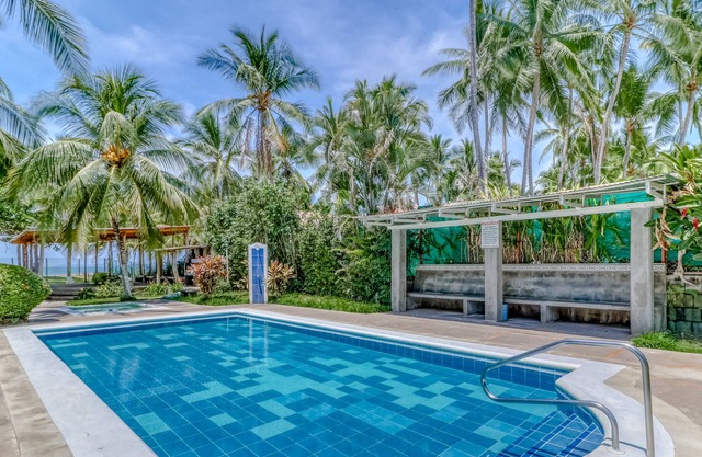 Well-situated villa at beachfront property w/shared pool & gardens!