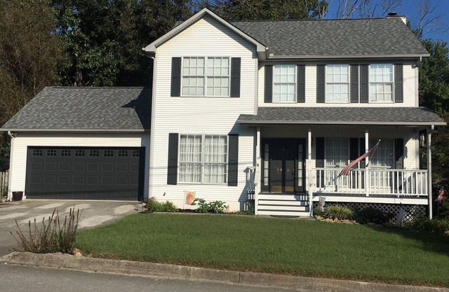 West Knoxville’s Modern Home Dog Friendly-Crib Easy Access UT-Airport-Oak Ridge