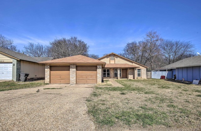 West San Antonio Home w/Yard: 16 Mi to Dtwn!