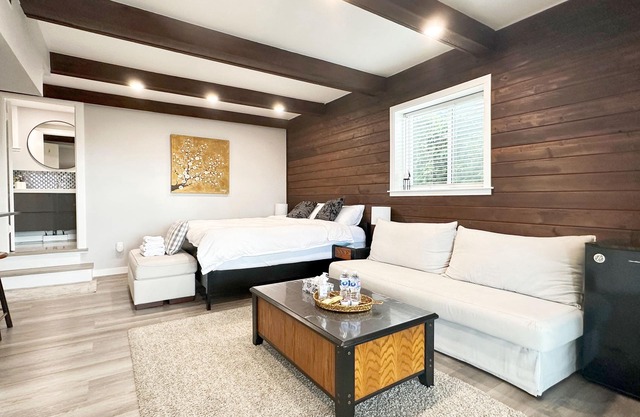 West Vancouver · Landmark View · Prime Location · 1BR Private Suite