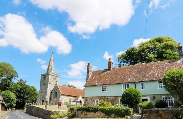 WEST VIEW, family friendly, character holiday cottage in Shorwell