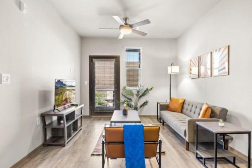 Westgate CozySuites by stadium w pool 3