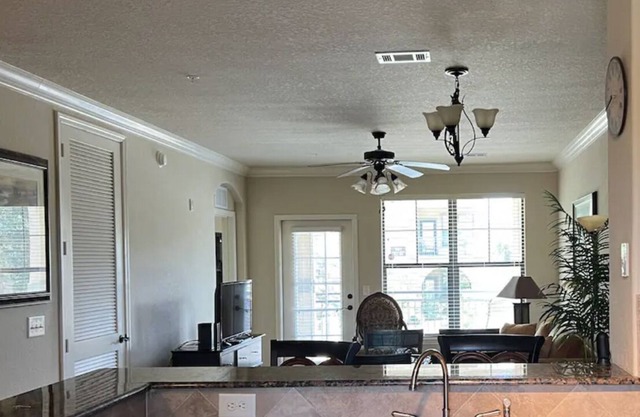 What a wonderful Place! 2/2 beautiful, close to parks, shopping & restaurants.