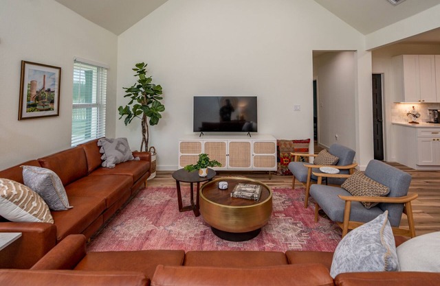 Wheelchair Accessible Home 5 Miles From Riverwalk