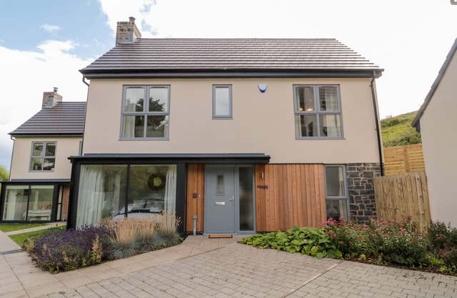 WHINSTONE HOUSE, family friendly, luxury holiday cottage in Craster
