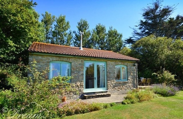 WHISPERING PINES COTTAGE, pet friendly in West Bexington