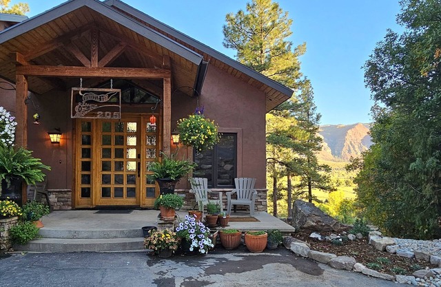 WHISTLE RUN: Colorado Lodge-Style Luxury, Views, & Historic/Iconic DS&NG Train