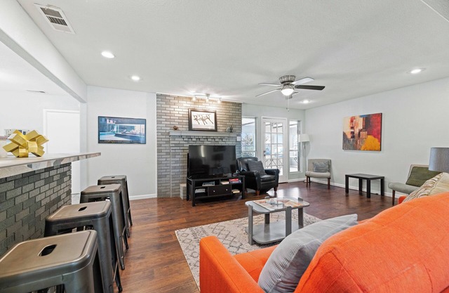 White Rock Estate: Graceful 5-Bedroom Home